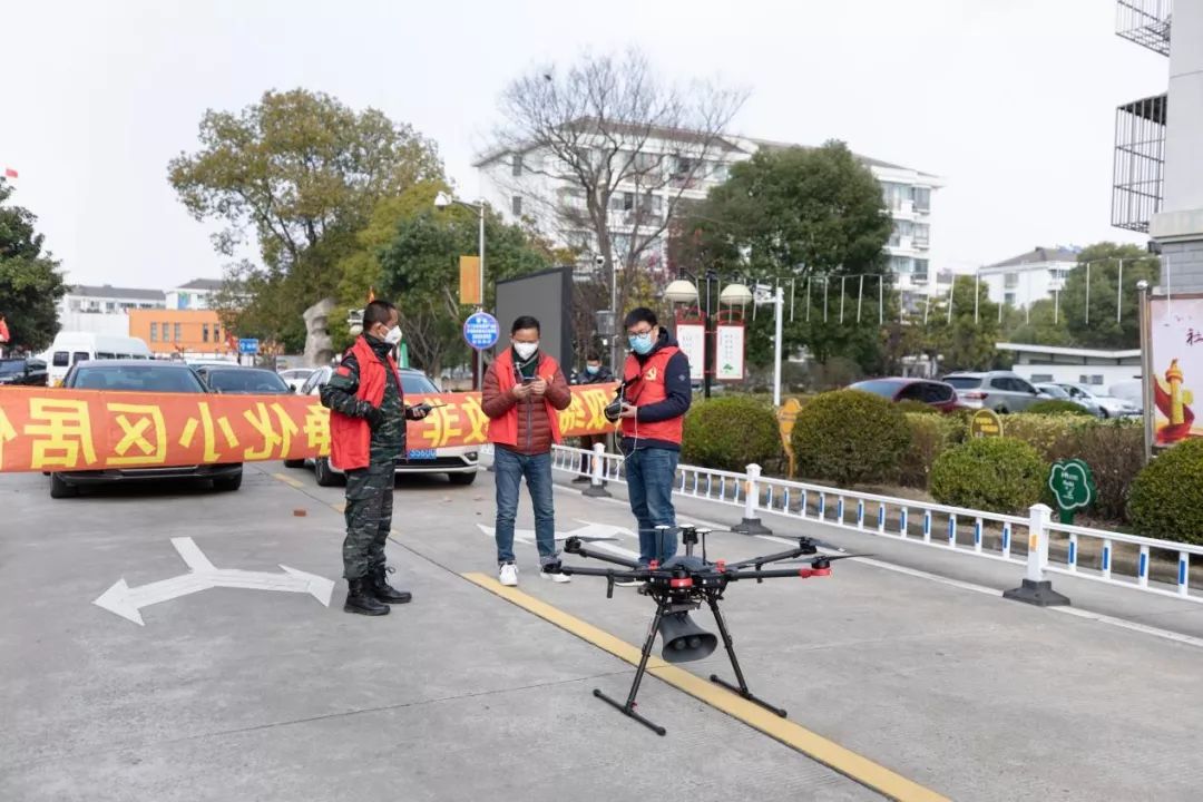 “无人机+特派快递员”，“上海堡垒”由他们铸成