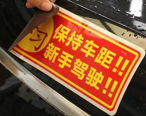 黑胶车贴白胶车贴写真的区别,黑胶车贴比白胶车贴哪个颜色耐用