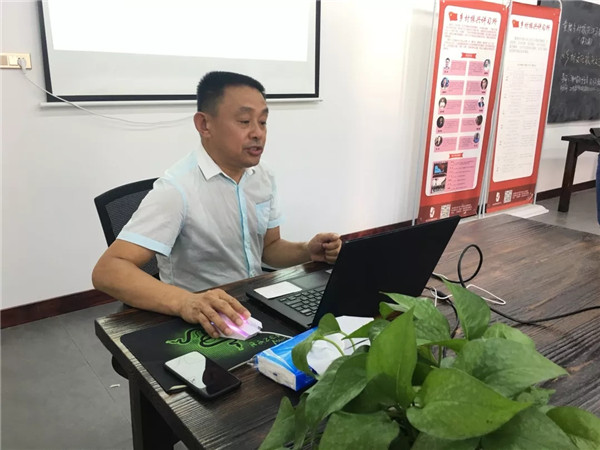 筑巢引凤，杜堂村四季花海连城乡