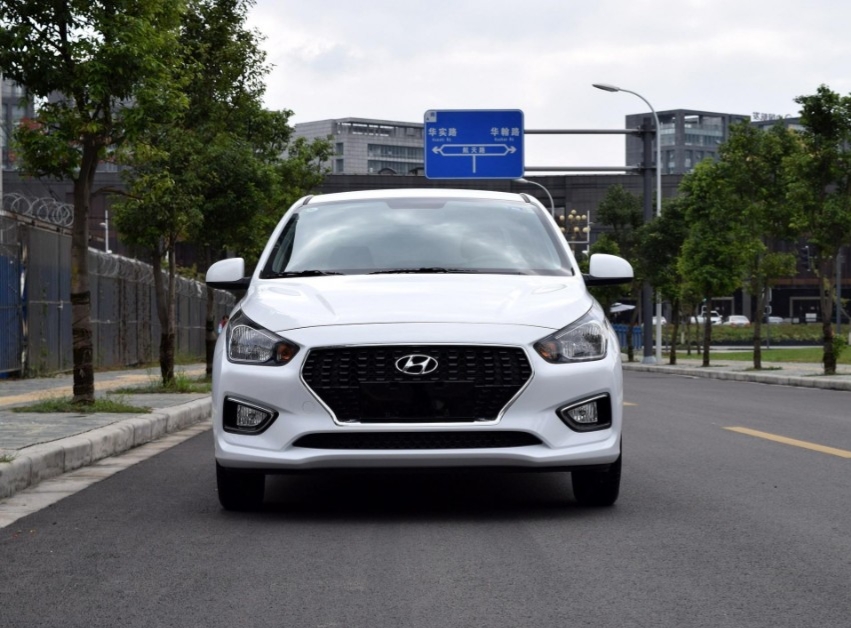 不要尊严了？现代瑞纳一口气跌至4万，外观油耗是亮点