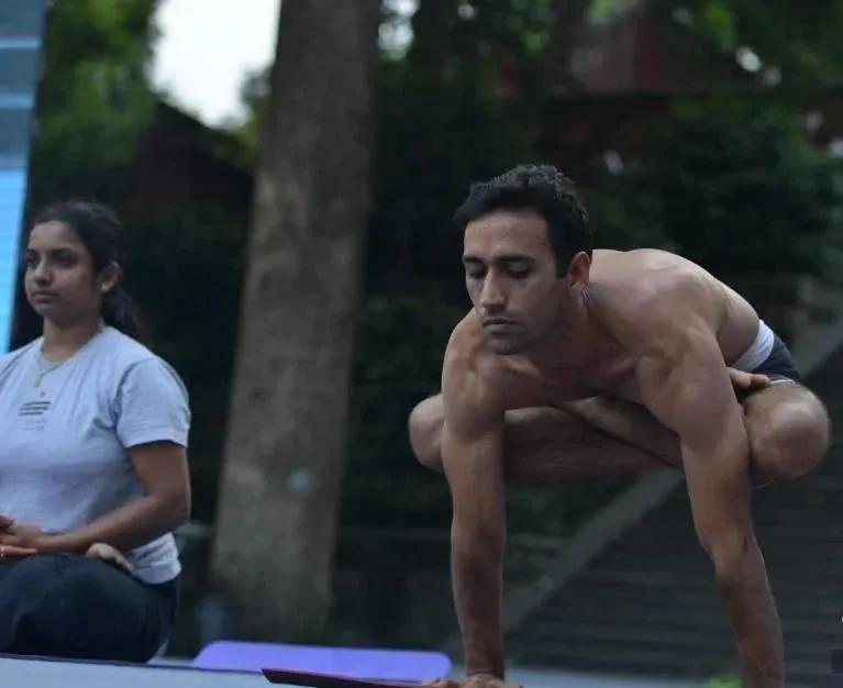 屎尿不值钱？他却打造出100亿牛尿帝国