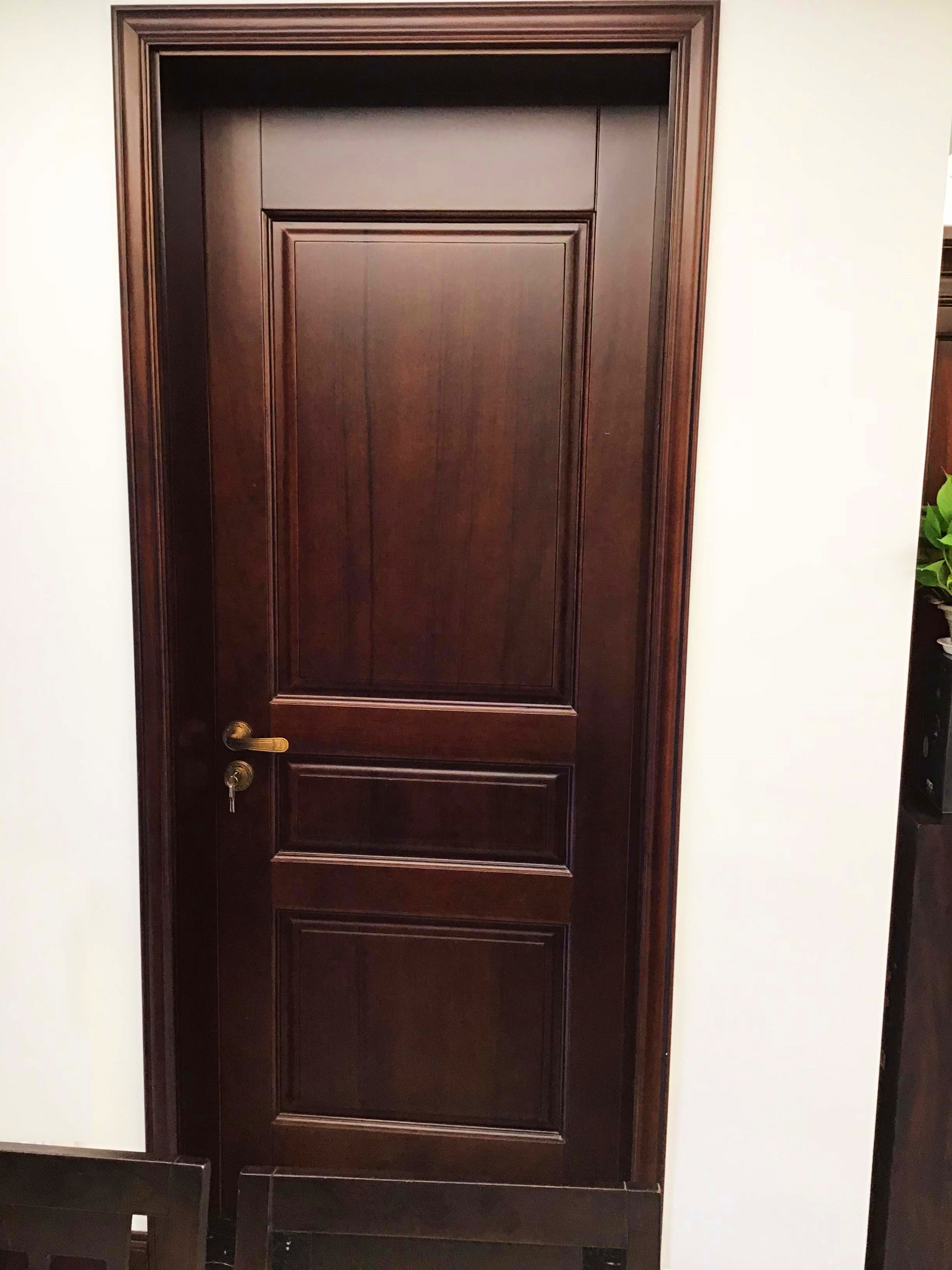 原木色木门和白门的选择,酒店装修门是防盗门好还是木门好