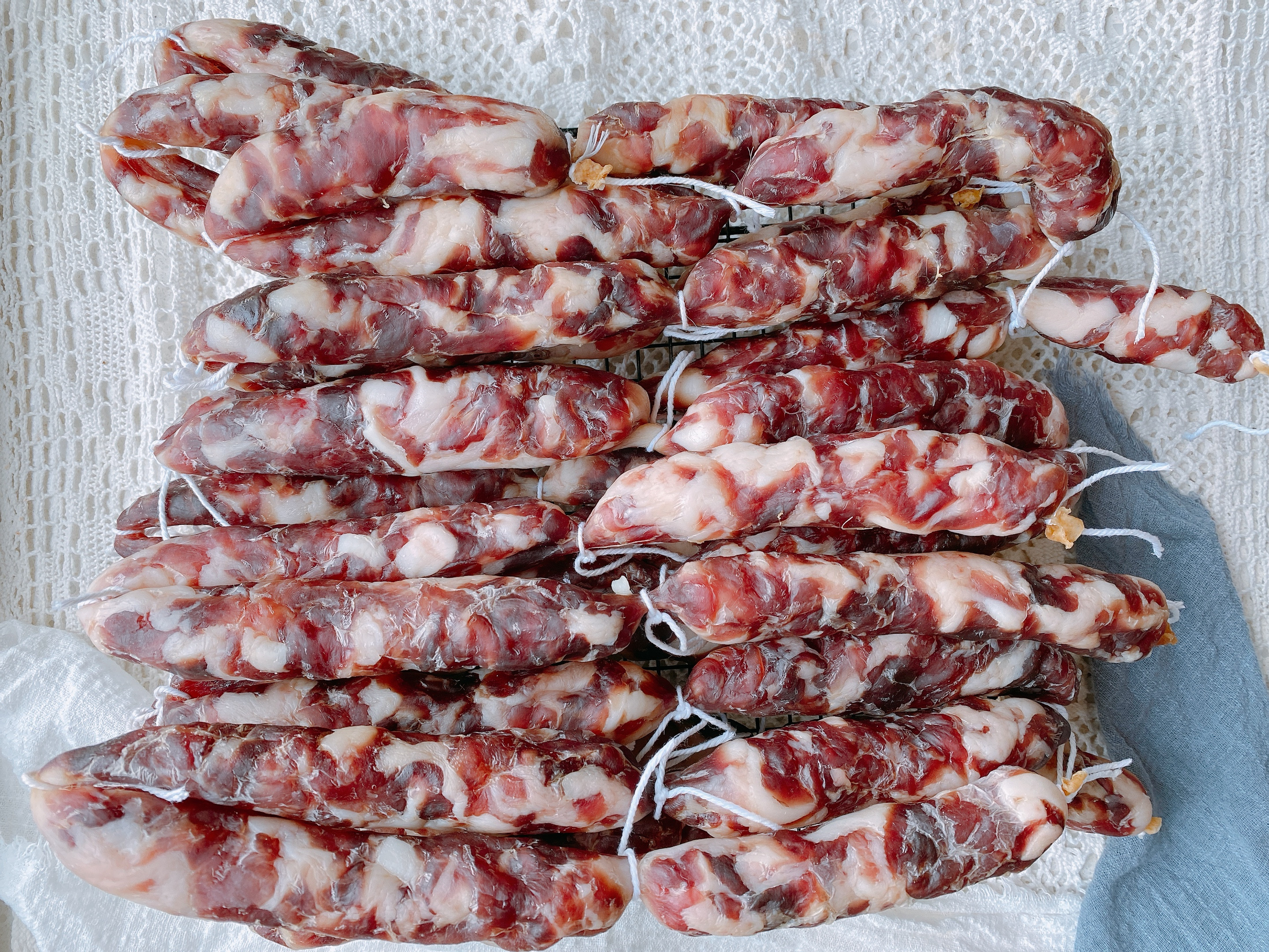 灌香肠放调料顺序,灌香肠最忌四种调料花椒