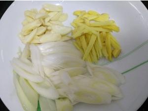 如何清蒸石斑鱼又嫩又不腥又好吃,最简单快速清蒸石斑鱼做法