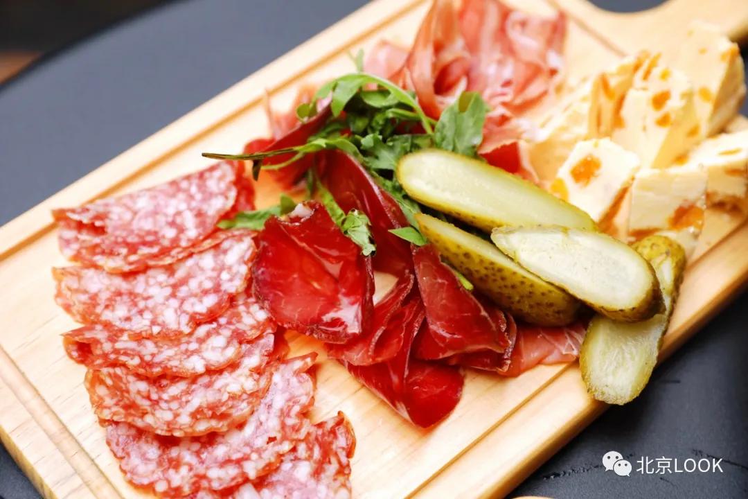 国贸旁边的楼顶酒吧,国贸下的酒