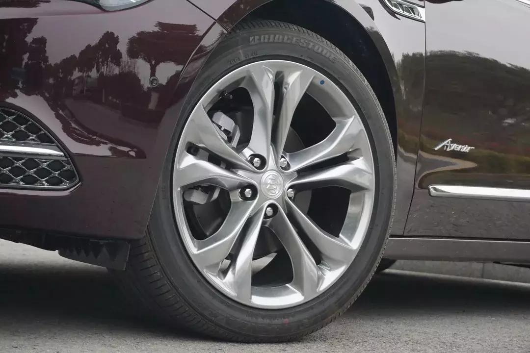 君越凯美瑞哪个更值得买,君越艾维亚和凯美瑞2.5g怎么选