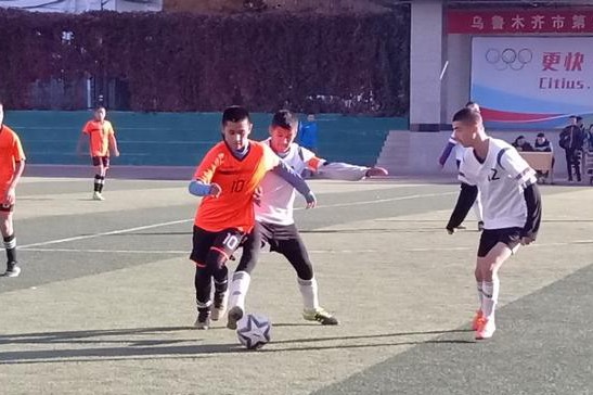 乌鲁木齐小学足球大胜日韩比赛,乌鲁木齐第81中学足球比赛视频