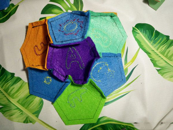 不织布足球平面图,布艺足球的做法图解