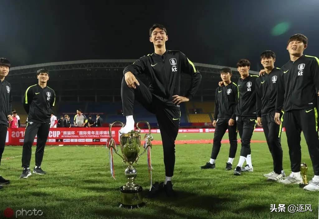 蔚山现代为*辱侮**奖杯道歉!但称该球员只是模仿球星庆祝!