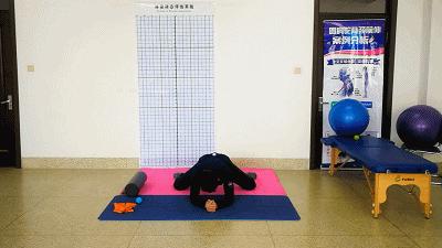 站立时两脚并不拢,交叉腿站立能矫正腿型吗