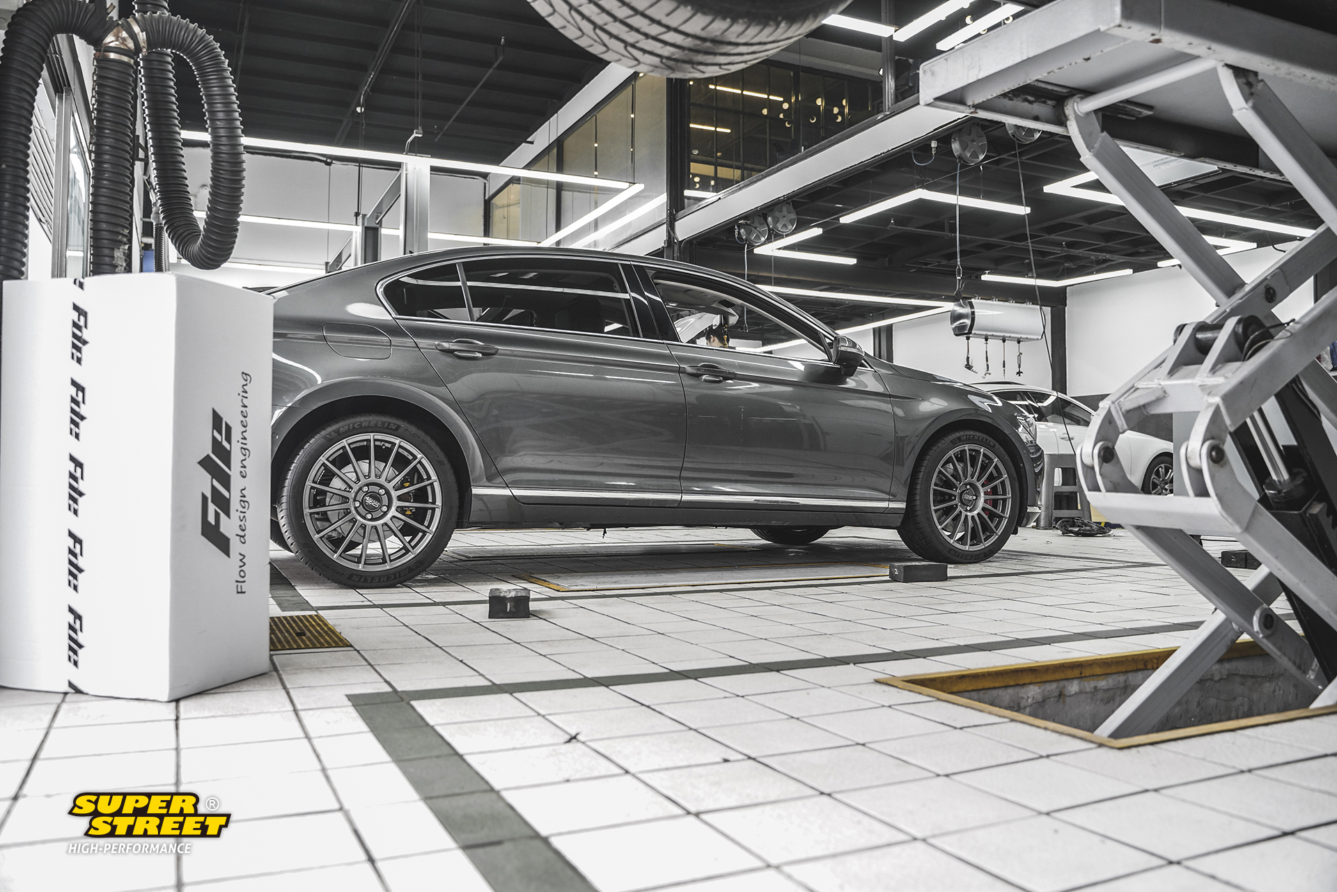 大众迈腾改后轮通风盘刹车系统,大众迈腾改轮毂刹车