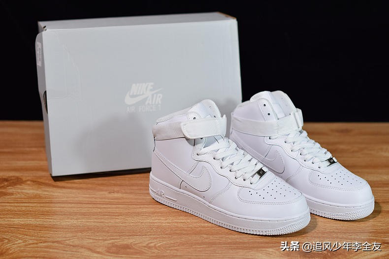 af1高帮经典款跟纯白有啥区别,空军一号af1奶咖高帮开箱解说