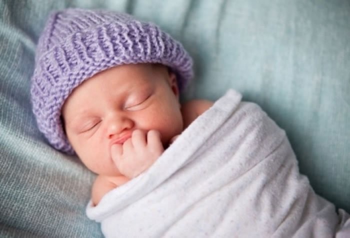 你知道新生儿睡眠的三种状态吗,为什么新生儿每天睡觉都睡得很浅