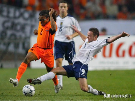 他曾因辱骂希丁克被除名，加盟巴萨仅半年，却是梦二王朝奠基人