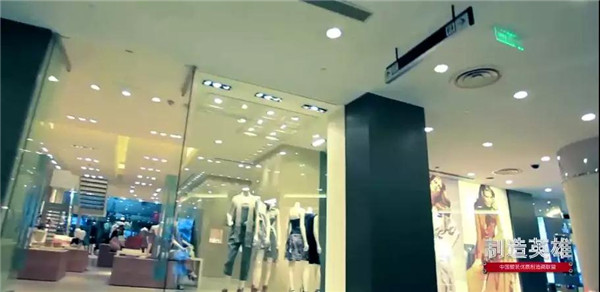 这家服企是博柏利、阿玛尼等大牌的核心供应商，日本人御寒首选他