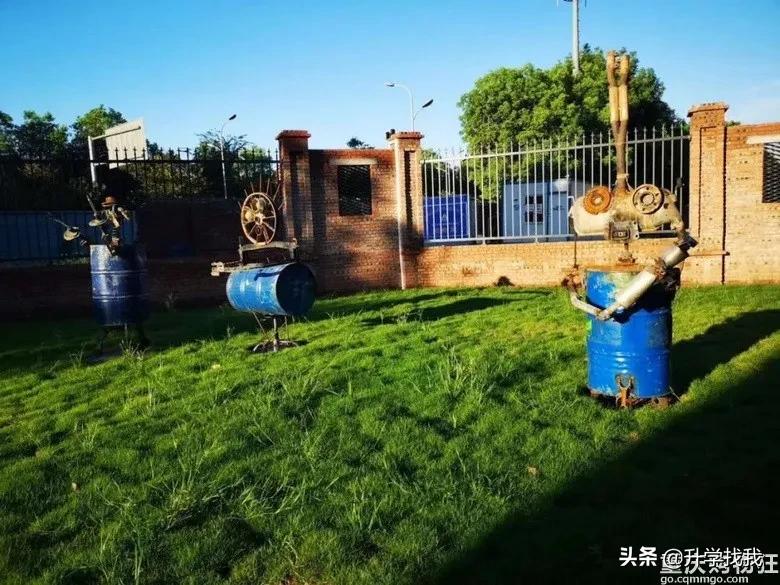 凭什么？开学第一天，重庆这所学校就火上了人民日报