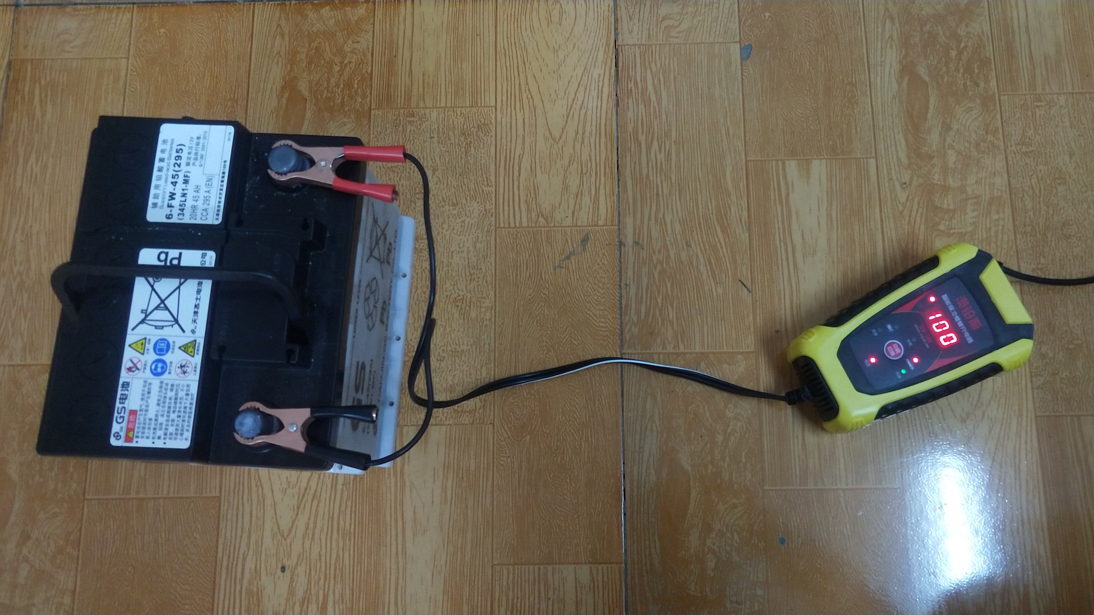 卡罗拉双擎亏电车门打不开怎么办,卡罗拉双擎电池亏电后怎么解决