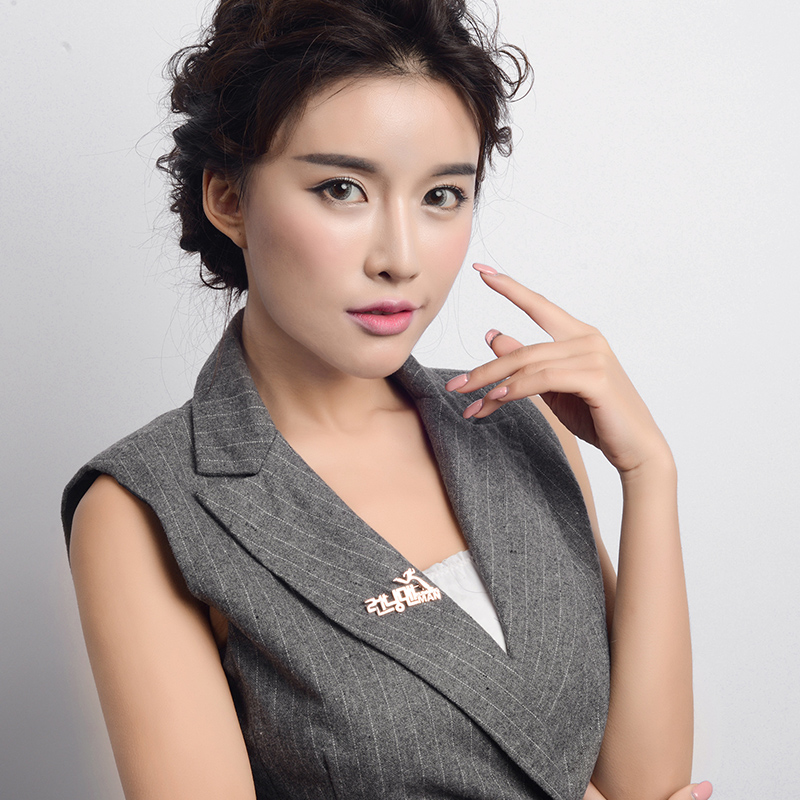 男士工牌胸针的正确戴法,个性定制胸针