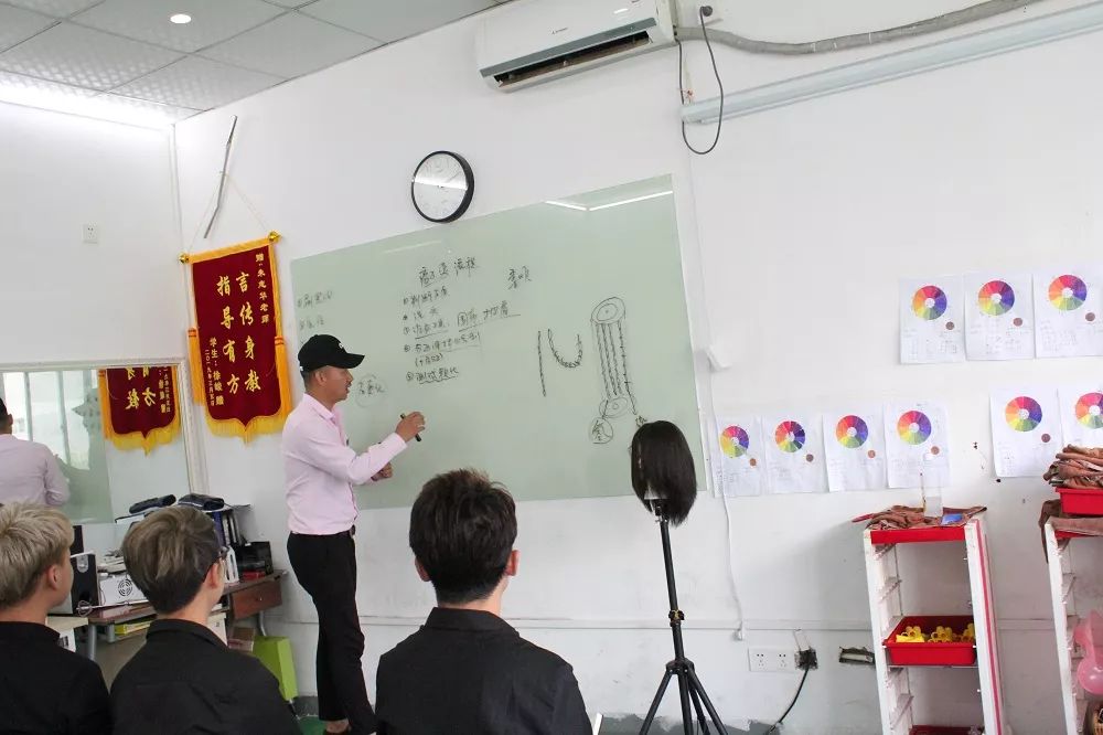 闆呬笟,闆呬笟鎷涗汉