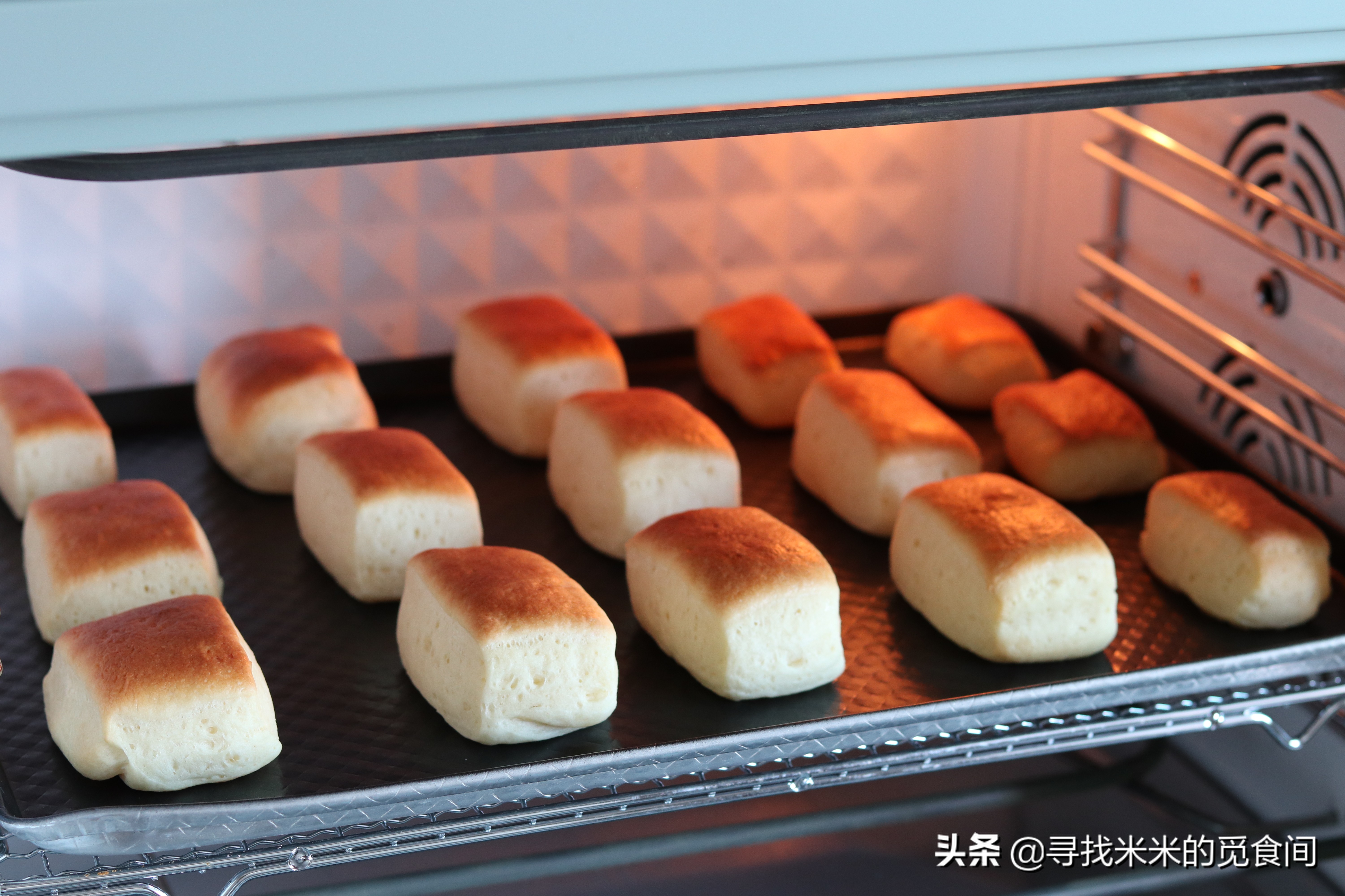 奶香浓郁的小餐包,怎样做软糯奶黄小餐包