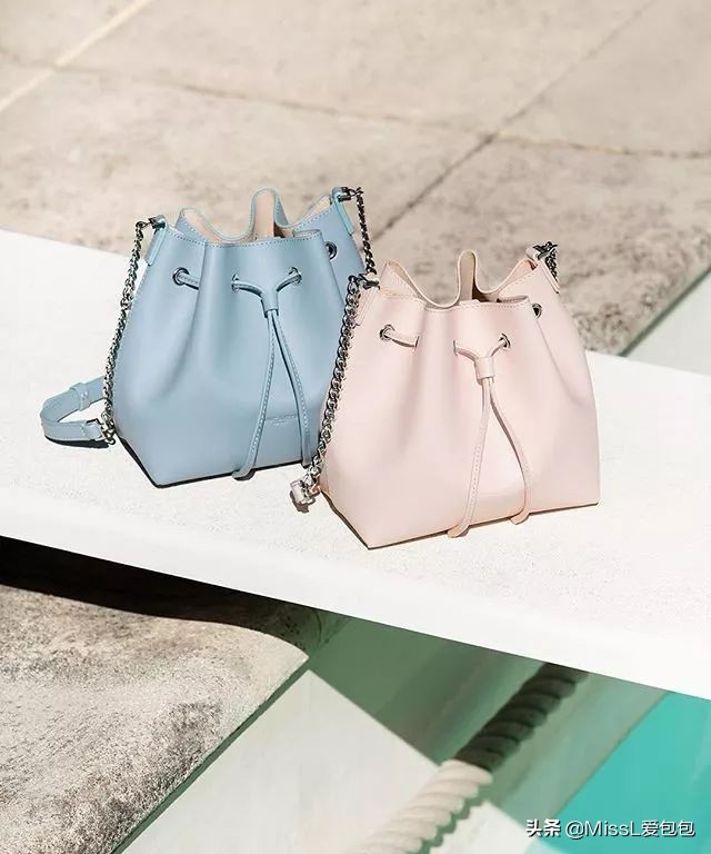 天热了买件衣服,天热了该买什么衣服呀