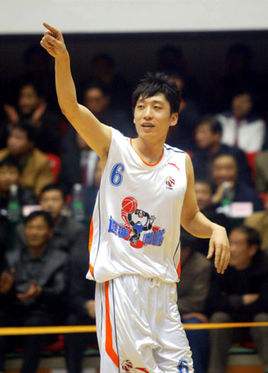 辽宁男篮有趣故事,辽宁男篮的球员名单及号码