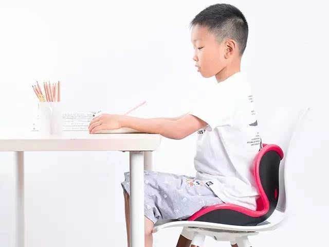 青少年孩子抖腿的坏习惯如何纠正,三岁以内小孩正常腿型