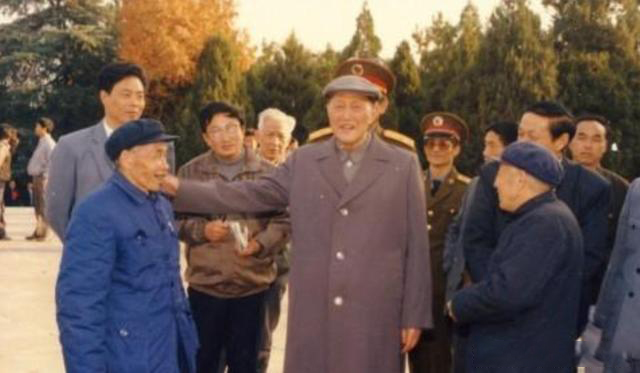 六星上将遗孀：将丈夫600余件遗物尽捐国家，资助小学12万元