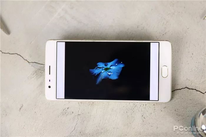 可以砸核桃的玻璃钢化膜是真的吗,纳米膜真的能砸核桃吗