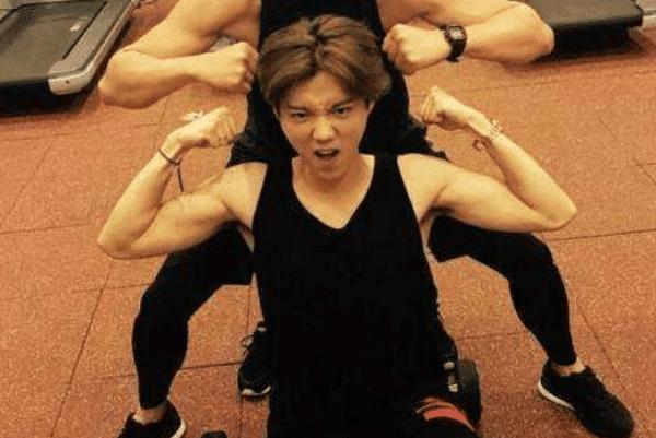 大黑牛李晨肌肉照,李晨健身晒肌肉照