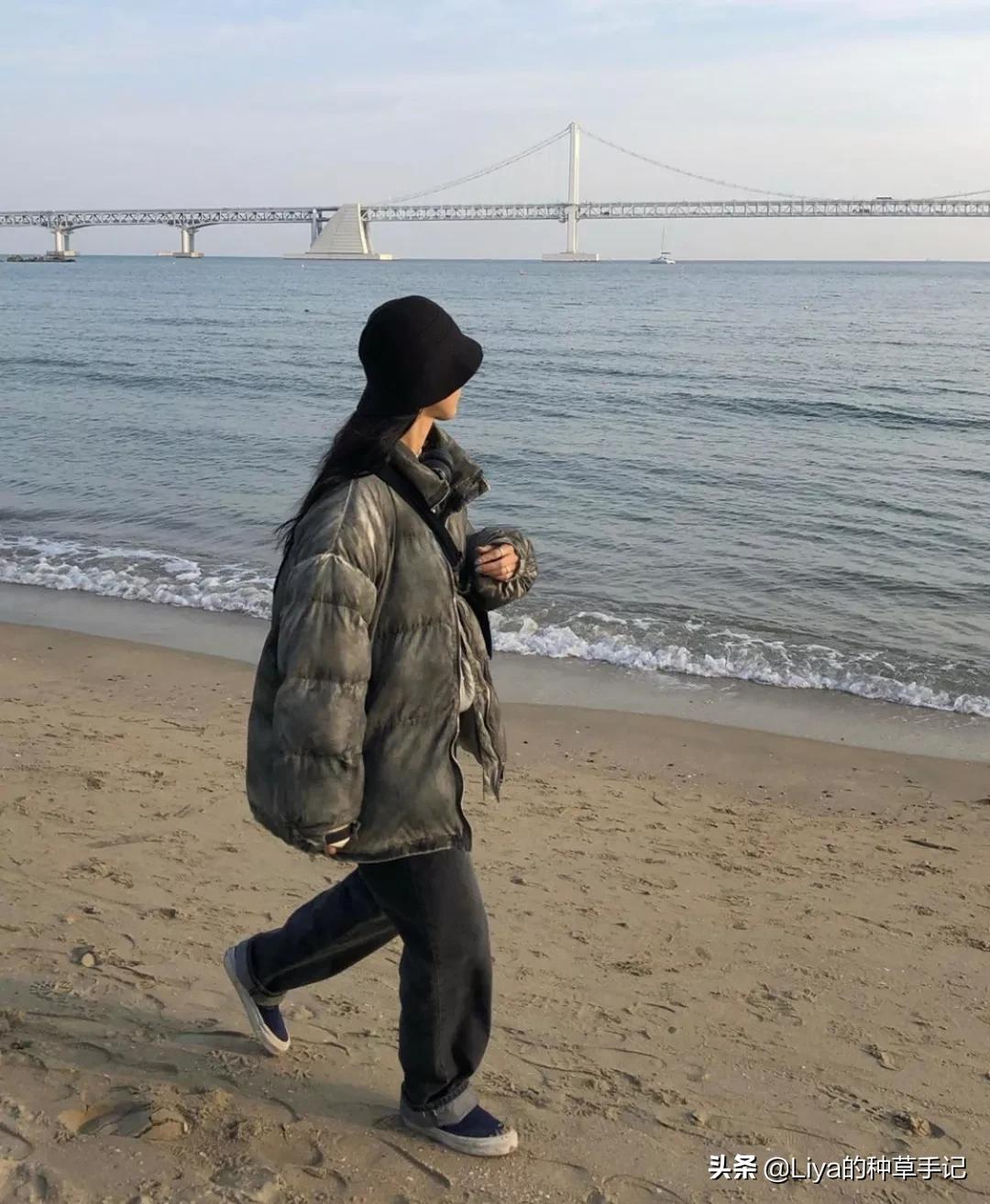 满大街都是骆驼羽绒服,满大街都在穿皮草外套长靴真洋气