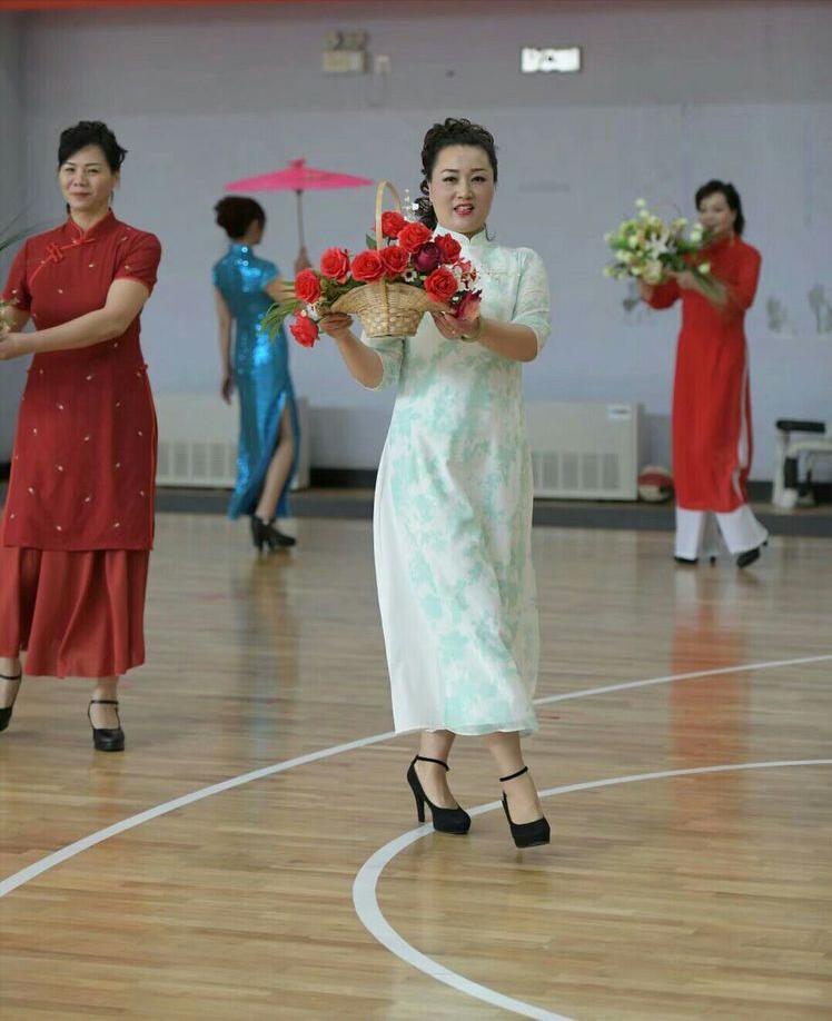 百合艺术团舞蹈视频,百合镇舞蹈队表演视频