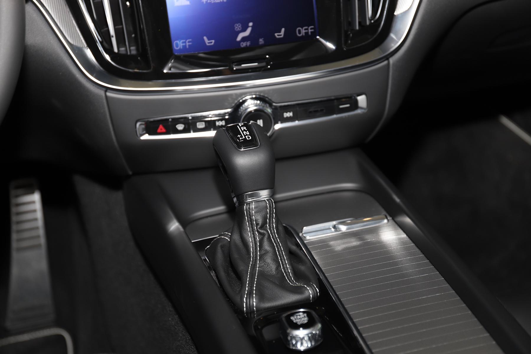 沃尔沃v60是旅行车还是旅行轿车,沃尔沃v60旅行选哪个版本