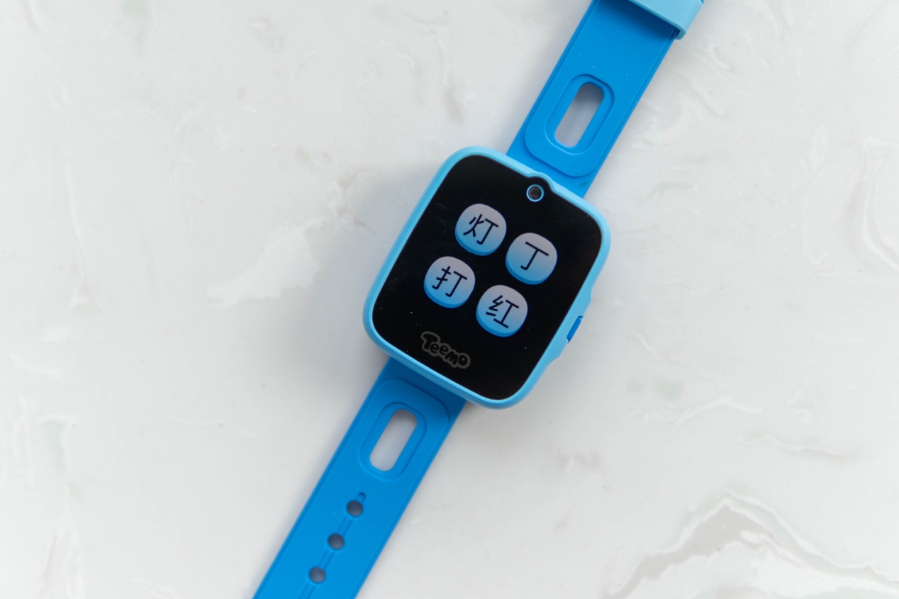 不在孩子身旁也守护安全，糖猫A10儿童电话手表，宝贝家长都喜欢