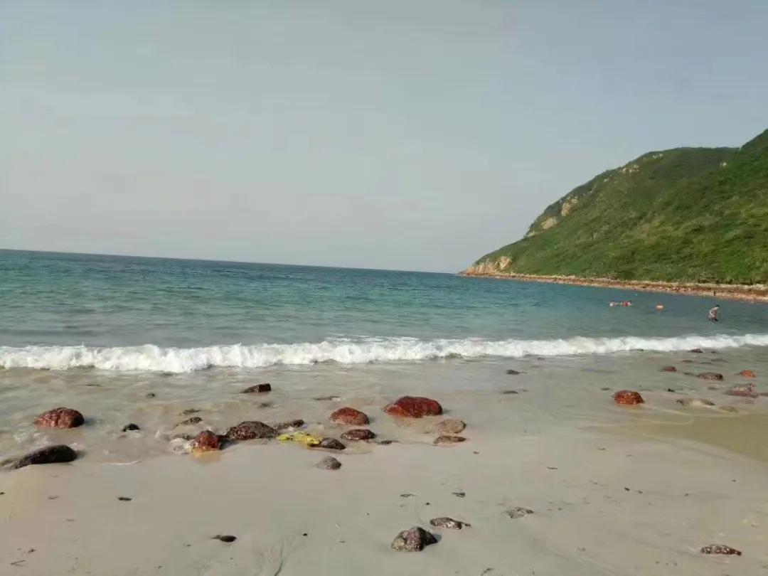 这是穷女孩最害怕的一刻，但她们扛过来了