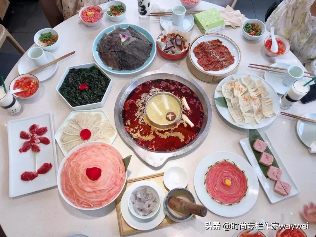 寒风飒飒,人类无法阻止火锅的蔓延势头了……