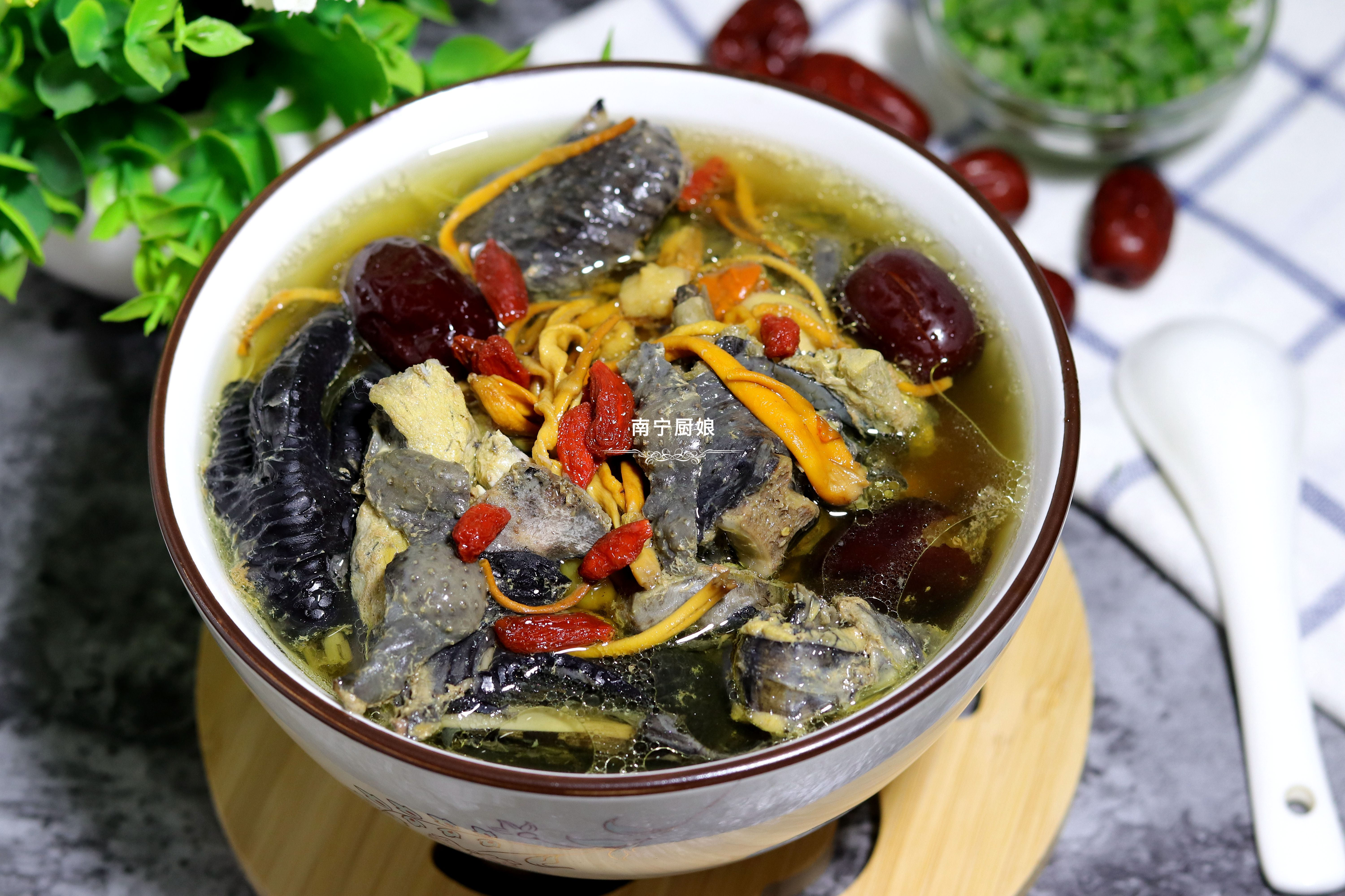 女人冬天吃什么补气血最快最好,女人常喝补气血养生汤