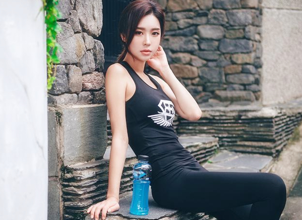 打*裤底**这样穿，效果不止一点点，你就是人群中最靓的美女