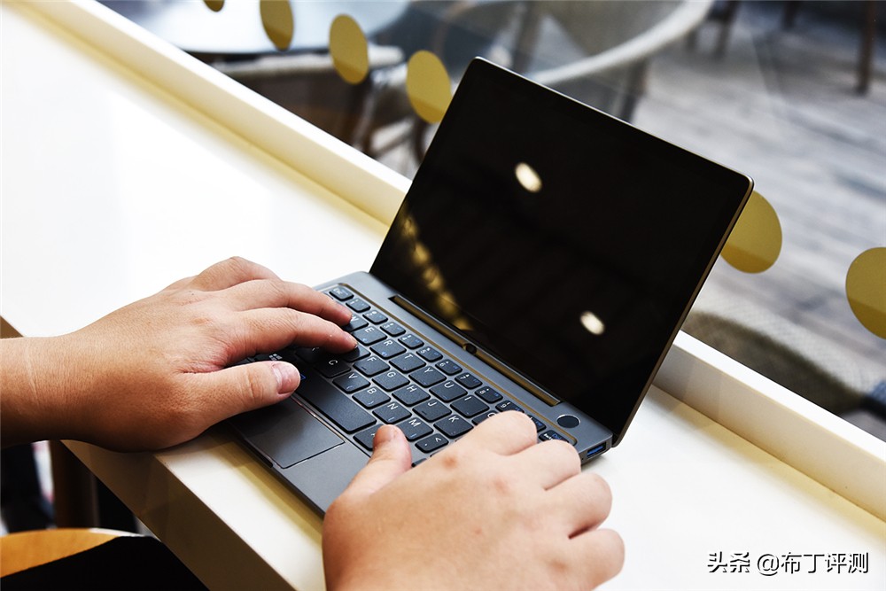 目前值得入手的办公笔记本电脑,小巧方便办公笔记本