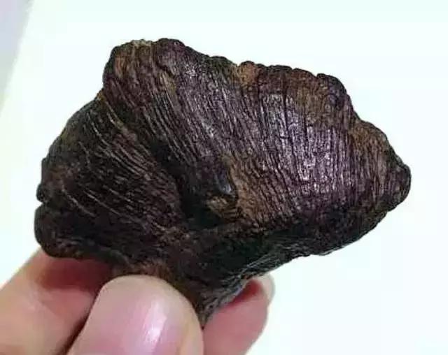 小叶紫檀和沉香手串哪个贵,沉香黄花梨小叶紫檀的手串多少钱