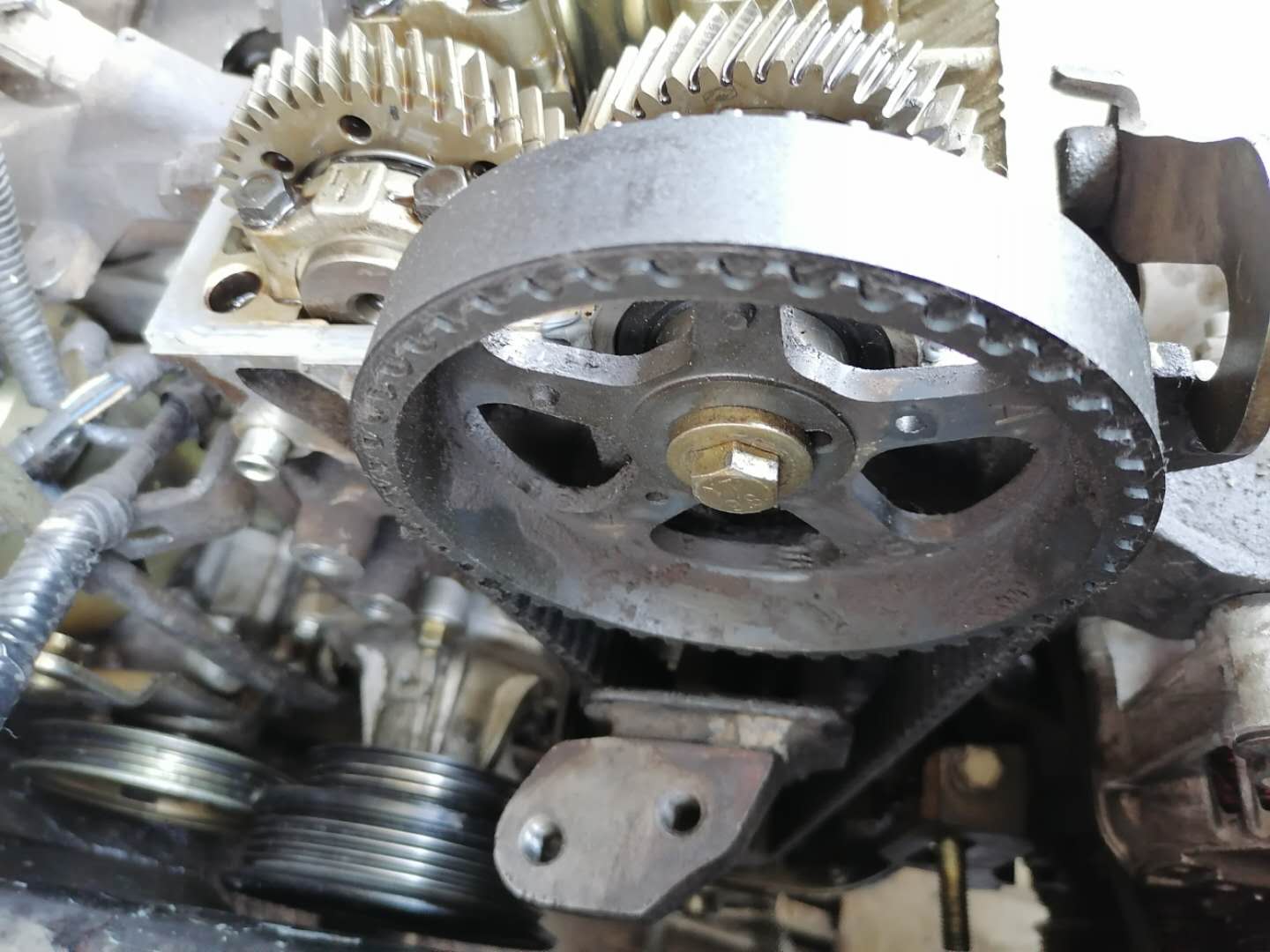 发动机漏油维修费用明细表,发动机漏油花了3000