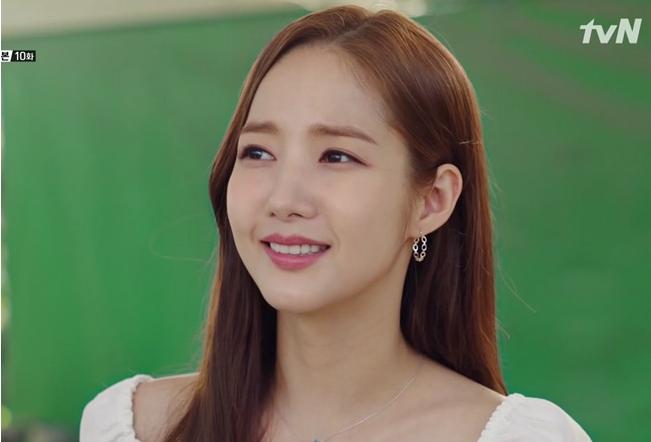 韩国百搭小黑裙的短款,韩国饰品品牌排行榜