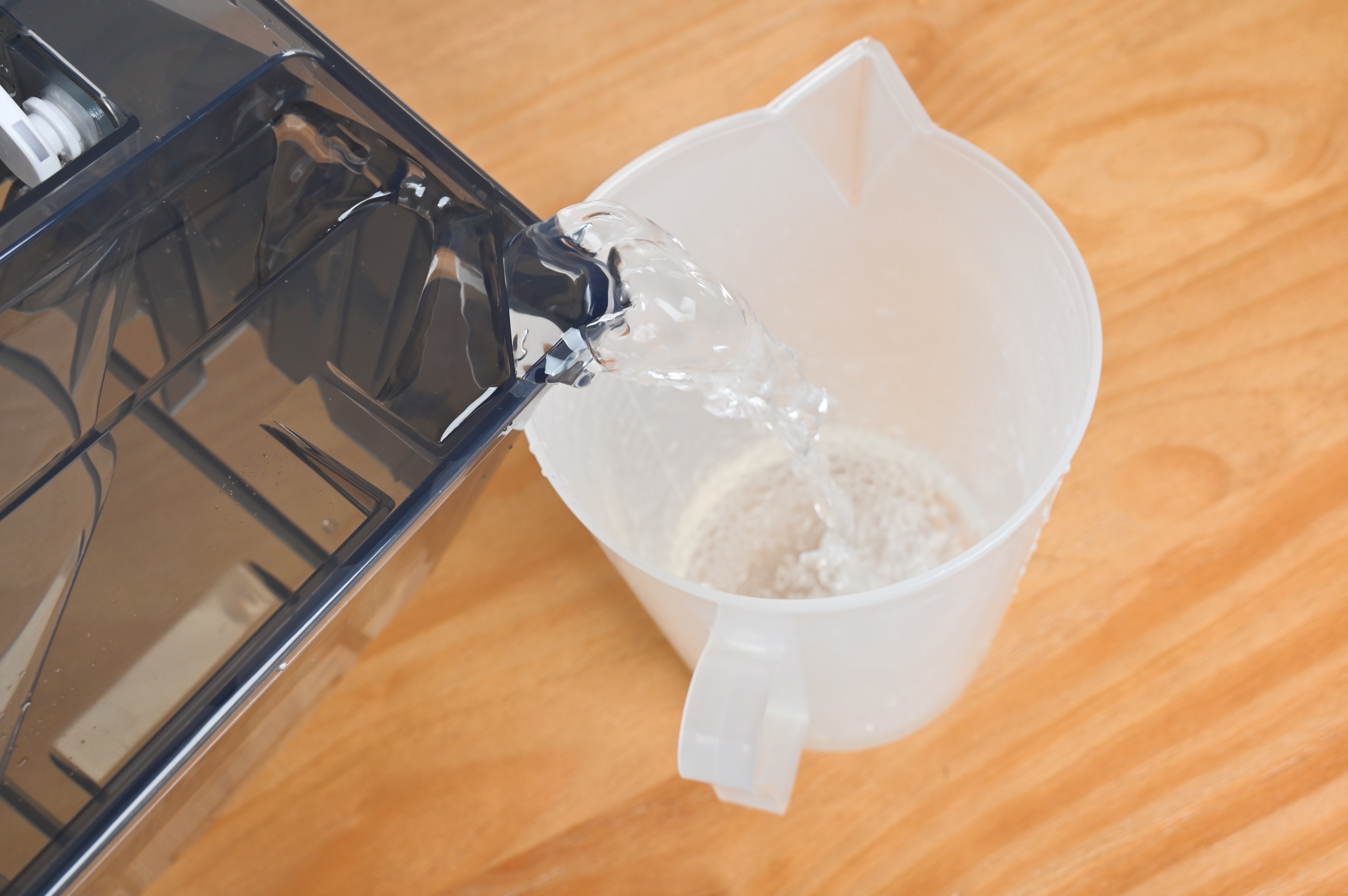 为了保卫乐高箱子,斥“巨资”买了一台德业抽湿机