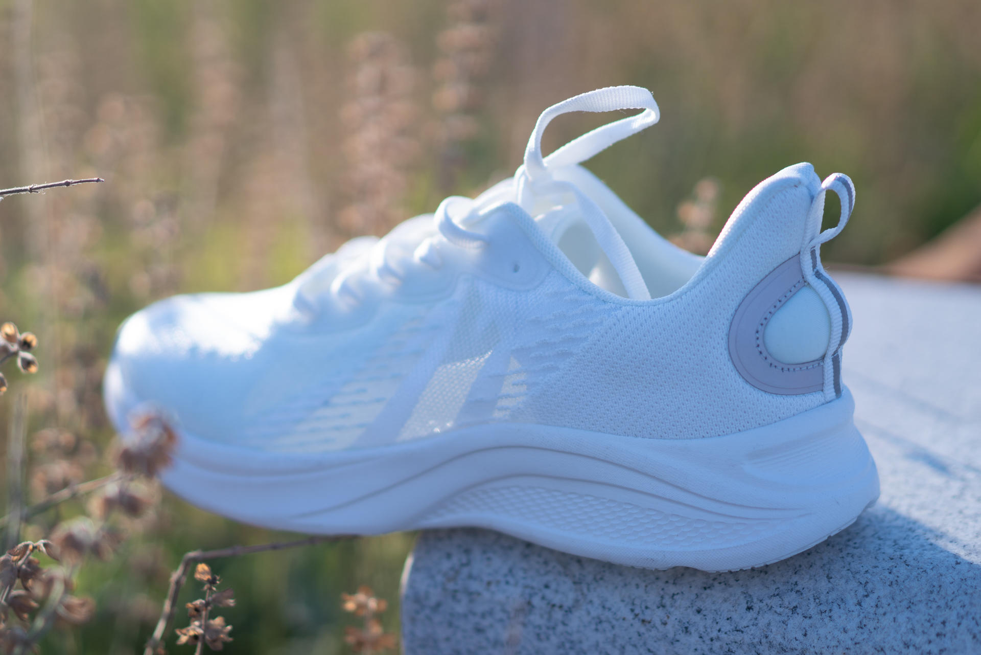 穿着变色鞋子是什么体验？——良计光变色鞋开箱