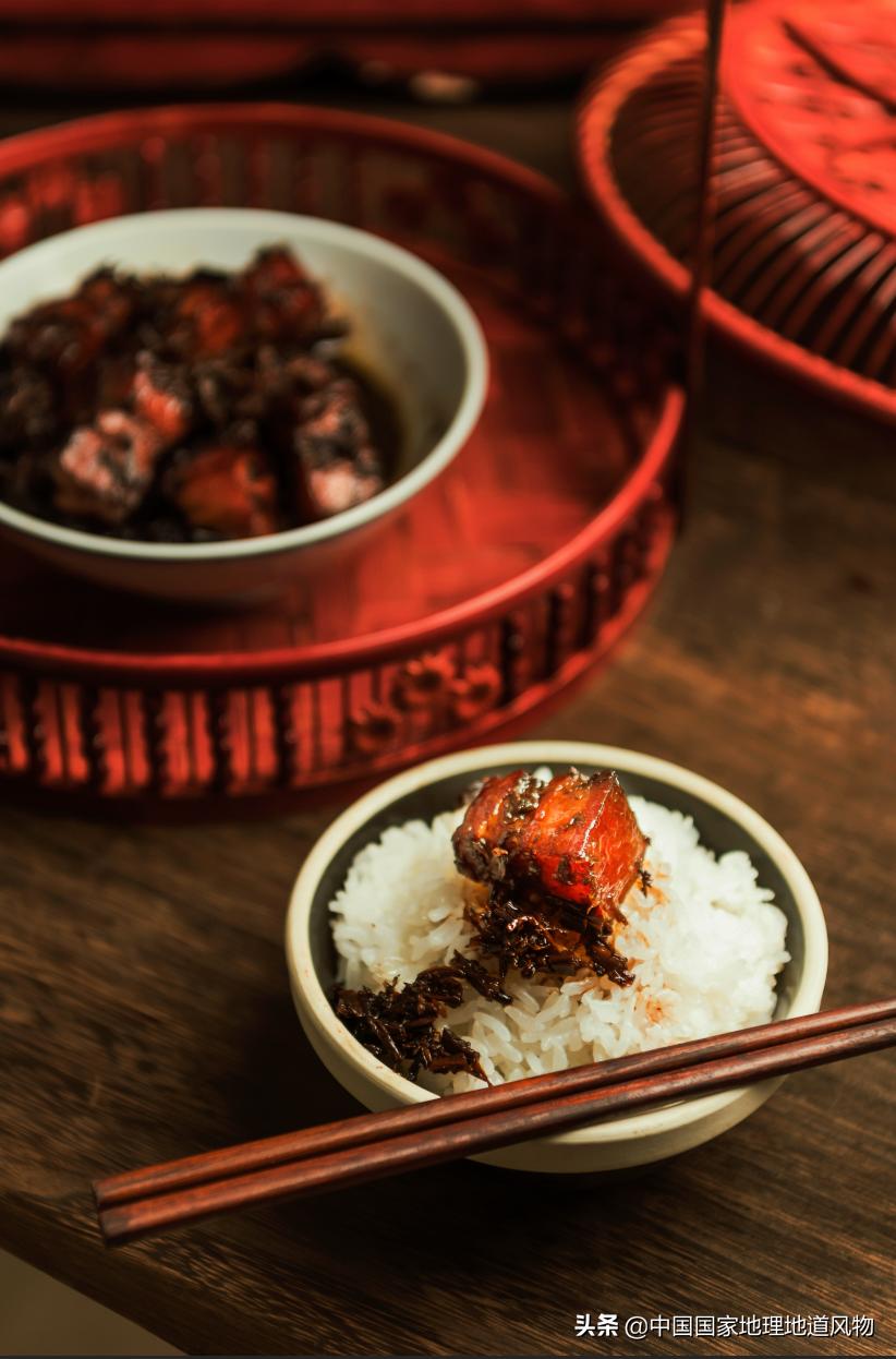 红烧肉是一道非常经典的中式菜肴,红烧肉中国家常菜的经典