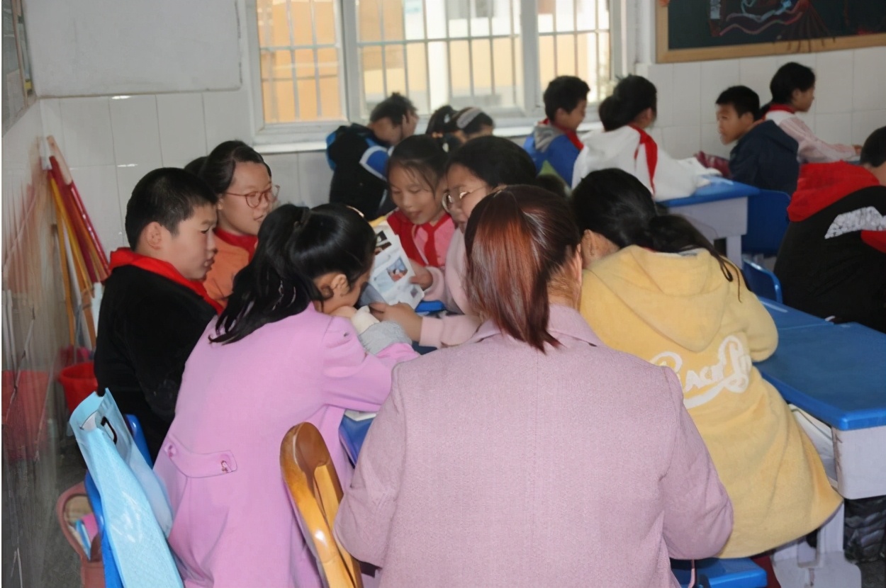 县教师发展中心视导检查曹庙小学教育教学工作