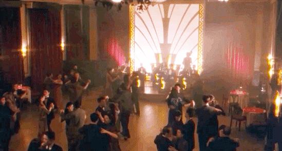 上海复旦大学校花开车去新天地,从外滩下来的复旦校花