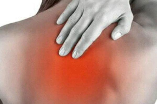 脸上不长痘但背后长痘是什么原因,为什么脸上不长痘后背好多痘