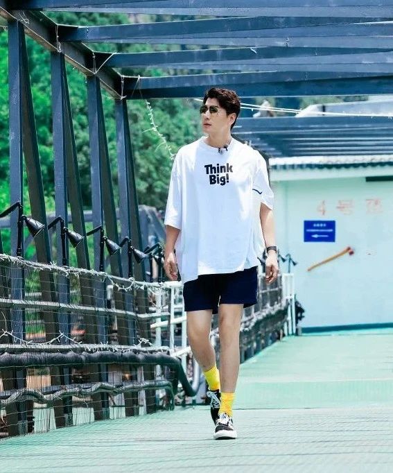 穷小子5万块钱成为世界首富,穷小子五分钱逆袭富豪的完整视频