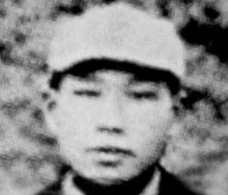 1937年，一位红军旅长连开2枪杀害16岁女友，毛主席含泪写下批示